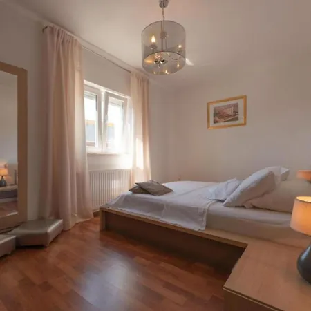 Charming Peso Ugljane