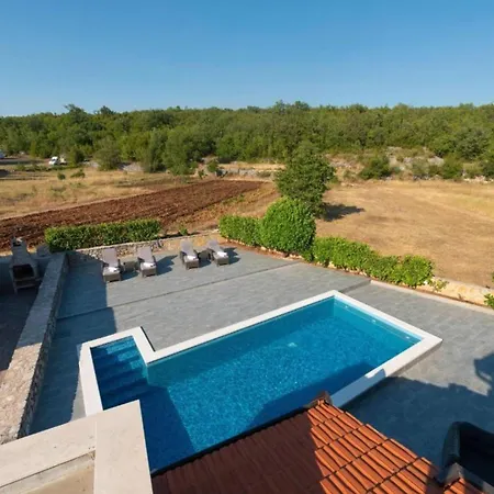 Villa Charming Peso Ugljane